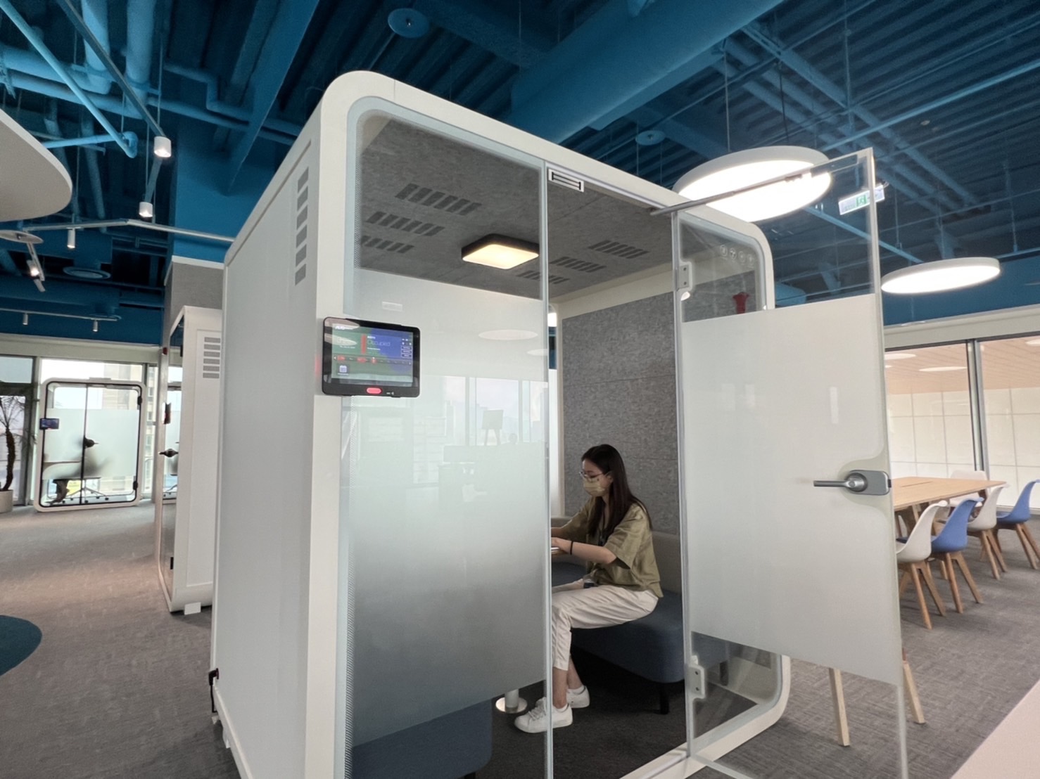 恒峰g22高雄據點的智慧行動辦公艙，展現恒峰g22在面板以外的研發應用軟實力