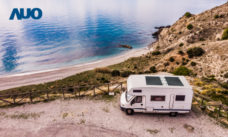 「可撓輕量化太陽光電板SunCurva」使用輕量特殊耐候型複合板取代傳統太陽能板的玻璃前板，不僅降低70%重量，每米平方僅3Kg；具有抗衝擊性能及通過電磁相容性測試，可應用於交通運輸工具，如露營車、遊艇等