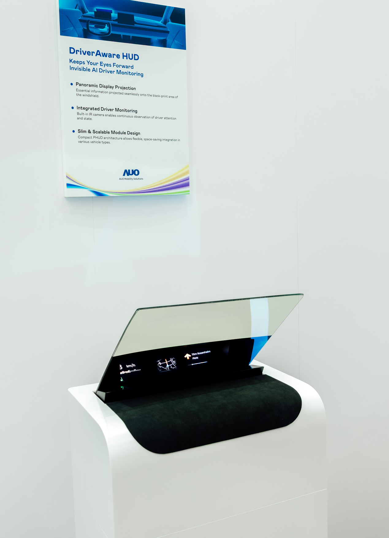 DriverAware HUD结合抬头显示器与隐藏式红外线摄影机，将车速、导航及警示讯息投影于挡风玻璃上，完美对齐驾驶目不离路的视线，同时，透过AI 监控驾驶注意力以提升安全性。